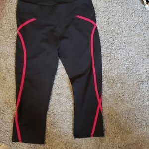 Athletic capri leggings